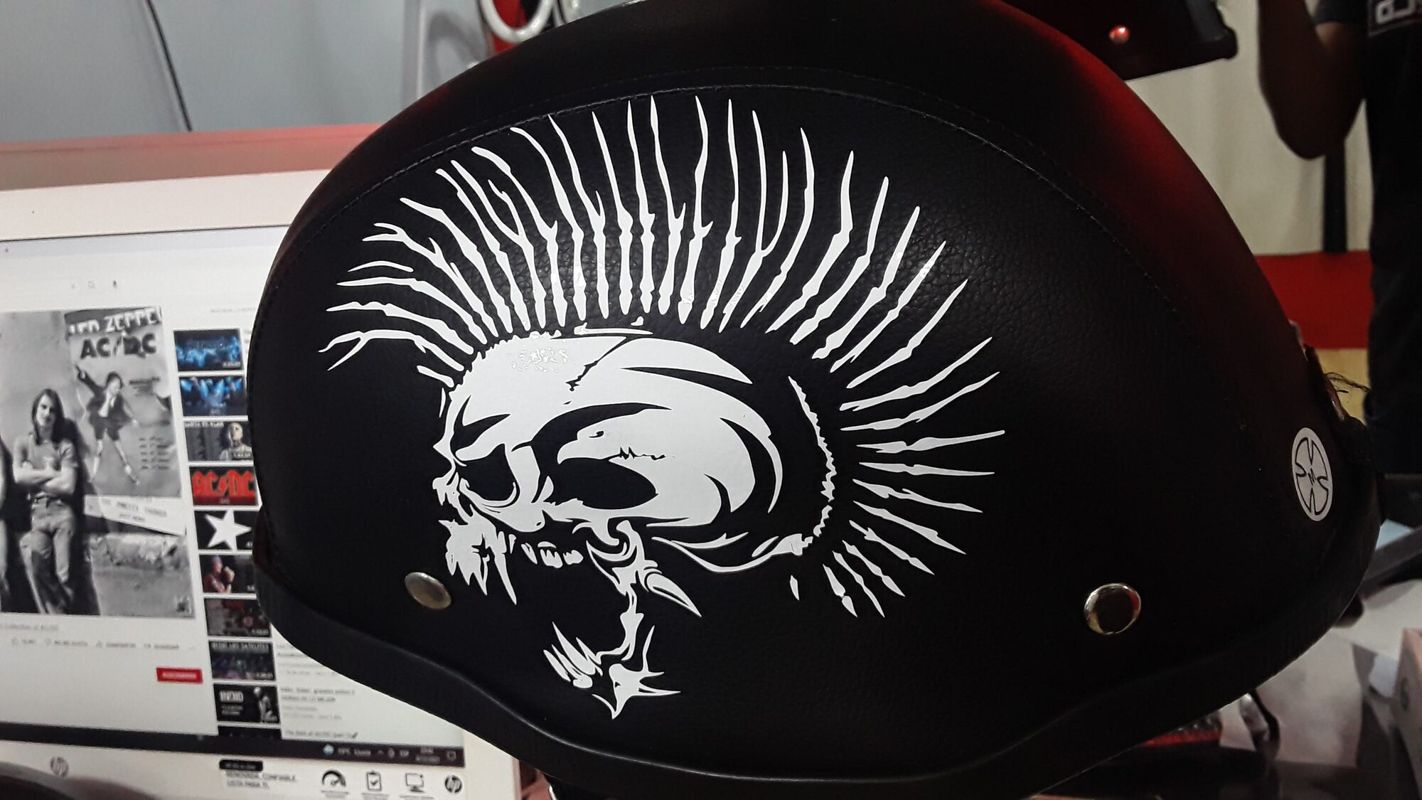 Casco personalizado terminado